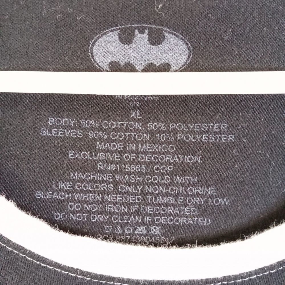 Batman T-Shirt Kids XL Short Sleeve Bat Signal Black and Silver Cotton/Poly - Picture 3 of 9